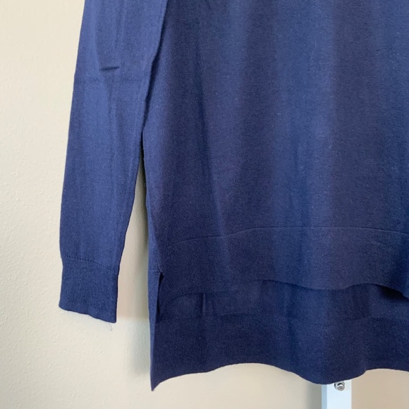 GAP Luxelight Perfect V-neck Sweater - Picture 8 of 16